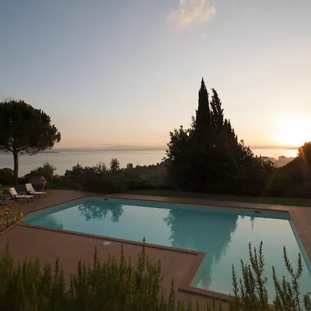 Sleeps 6 Pool Wifi Villa